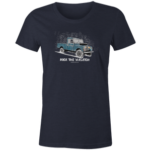 Women's T-shirt - Snowy Land Rover Truck